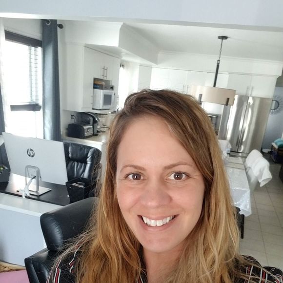 Meet your Posher, Julie - Picture 1 of 1